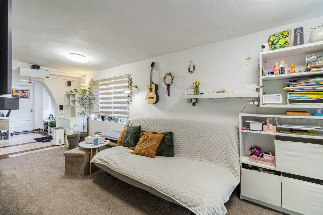 Casa cu gradina aproape de metrou 1 Mai - 232 mp curte libera