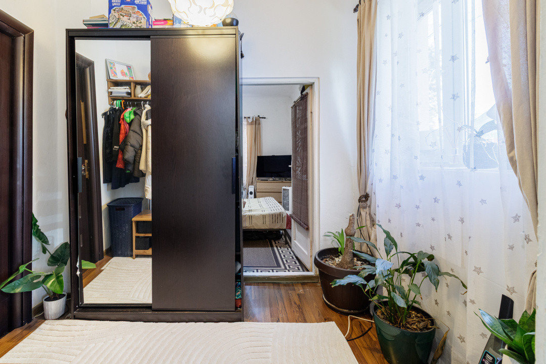 Casa cu gradina aproape de metrou 1 Mai - 232 mp curte libera