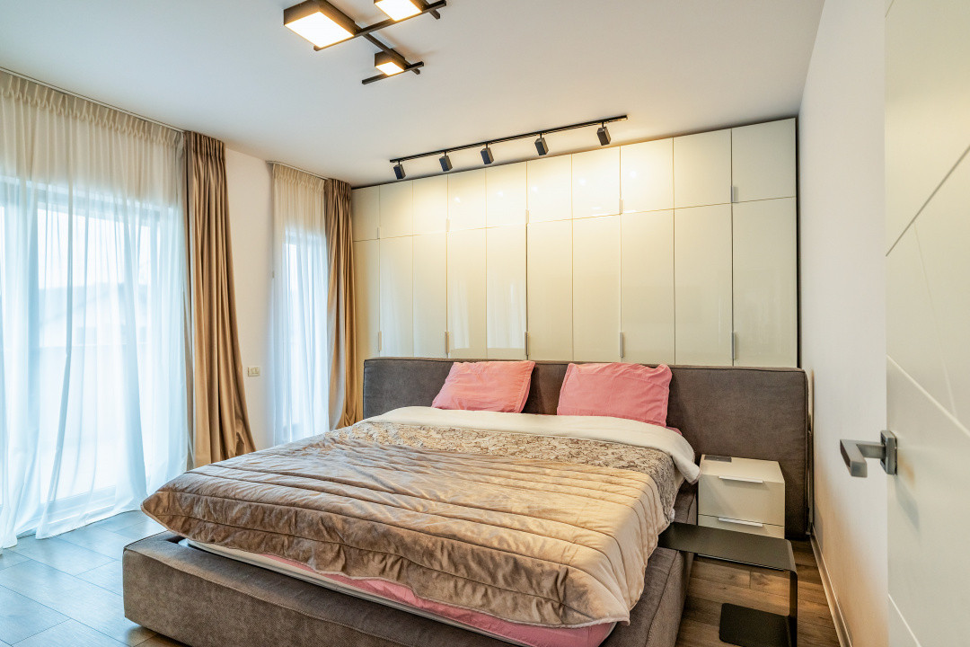 Vila moderna Mioveni | teren 1231 mp | terase, foisor si garaj