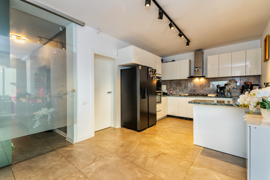 Vila moderna Mioveni | teren 1231 mp | terase, foisor si garaj