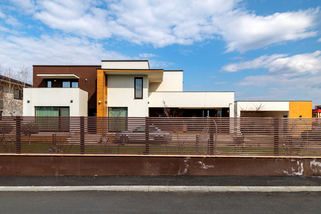 Vila moderna Mioveni | teren 1231 mp | terase, foisor si garaj