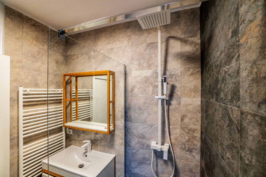 Vila moderna Mioveni | teren 1231 mp | terase, foisor si garaj