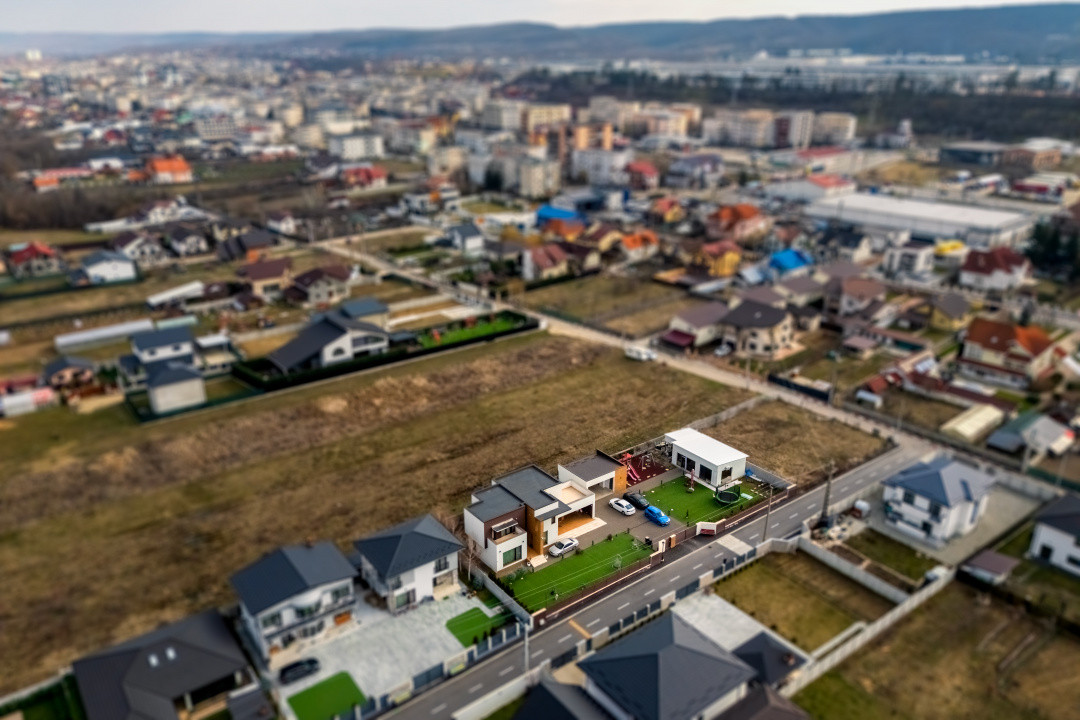 Vila moderna Mioveni | teren 1231 mp | terase, foisor si garaj