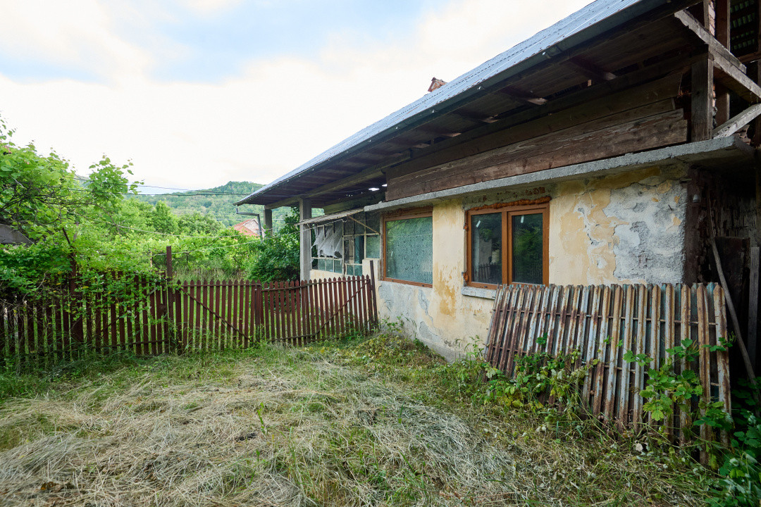 Casa cu teren generos - 4696 mp Apa Sarata - Campulung !!