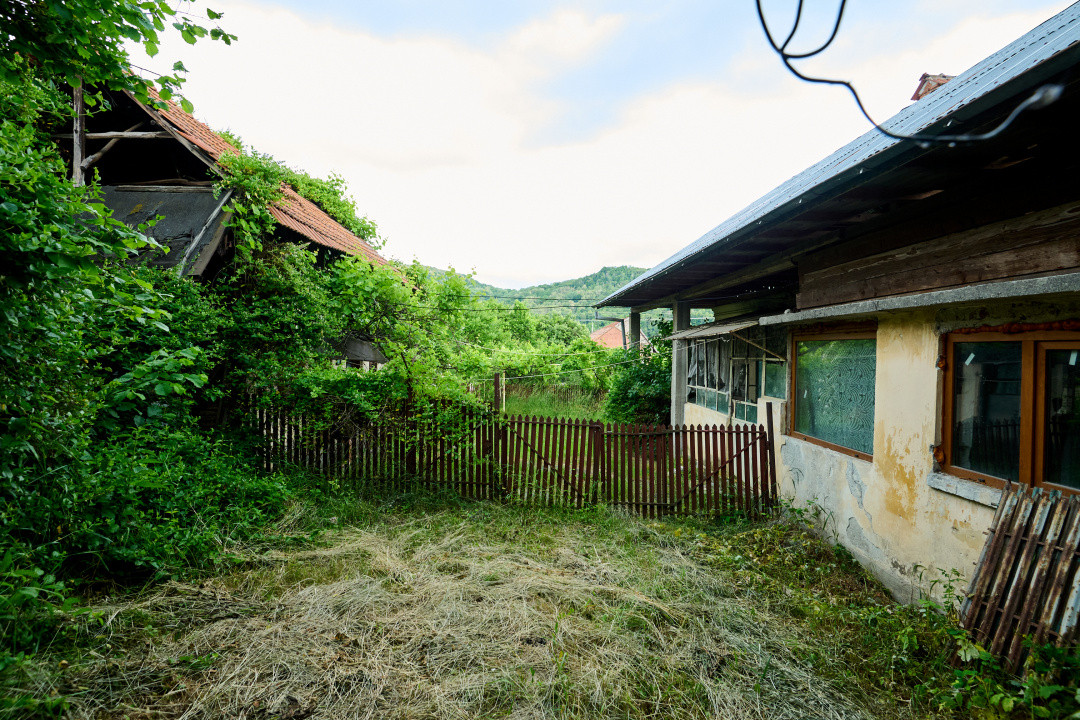 Casa cu teren generos - 4696 mp Apa Sarata - Campulung !!