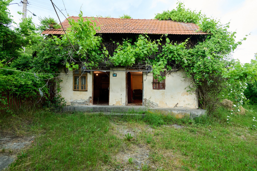 Casa cu teren generos - 4696 mp Apa Sarata - Campulung !!
