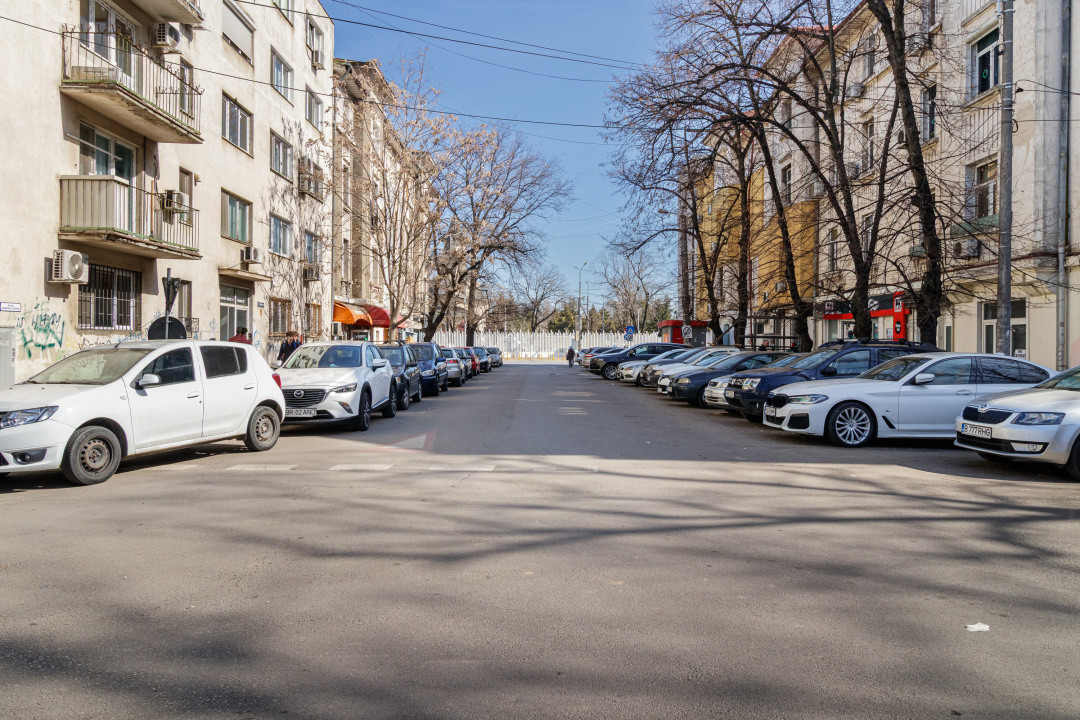 Spațiu comercial cu chiriaș, Eroii Revolutiei