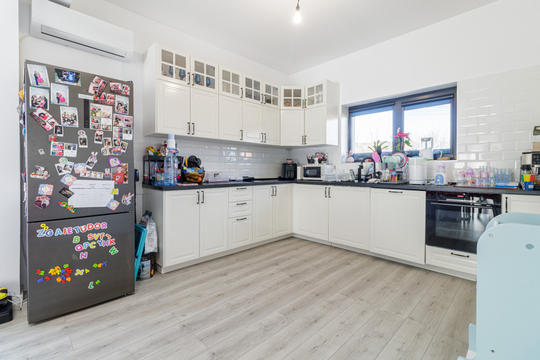 Casa Corbeanca P+1 cu 3 dormitoare si curte generoasa, terasa si loc de parcare