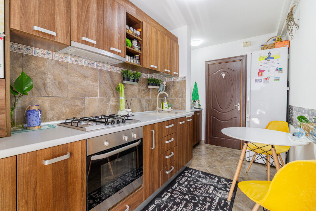 Apartament 2 camere decomandat - Otopeni - Garaj 