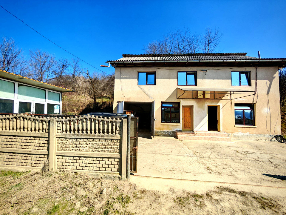 Casă cu teren generos în Dârmănești, Argeș-ideală pentru locuința sau afacere 