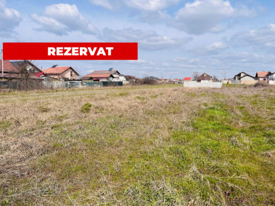 Teren intravilan Preajba, 2 parcele, deschidere mare, utilități - zona Smart Pub