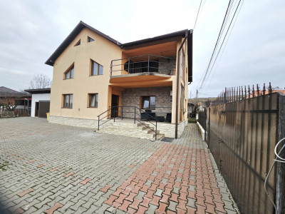 Casa eleganta,zona centrala Aiton,cu ciubar,gradina si panouri fotovoltaice