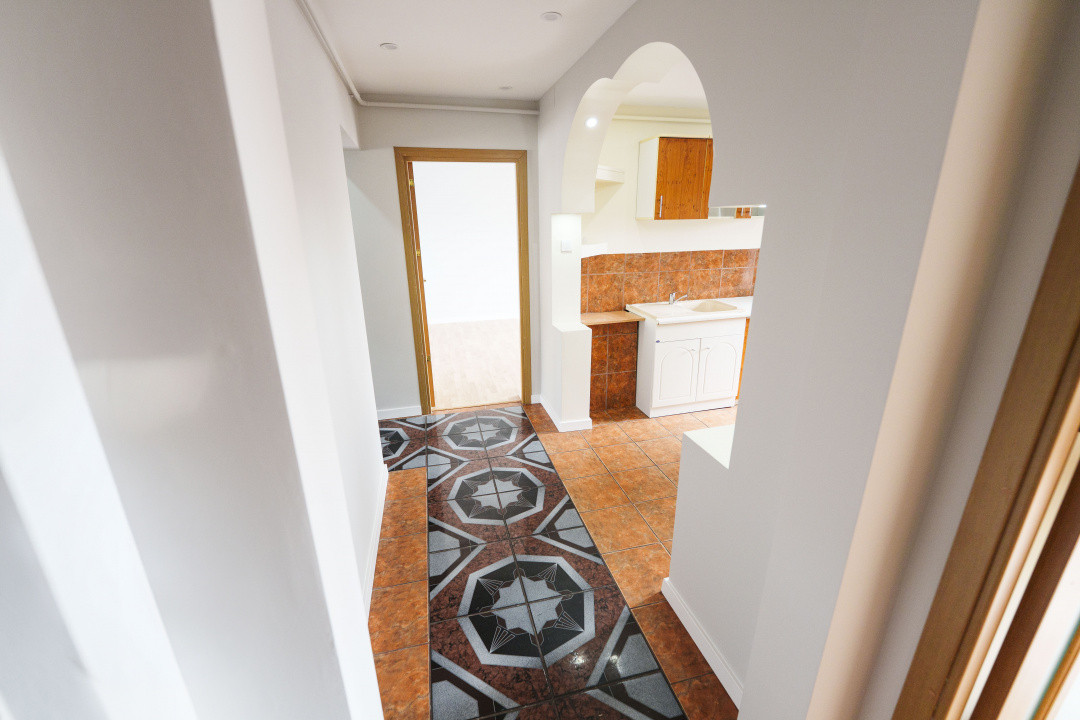 Apartament 4 camere renovat, bilateral, CT, Craiovita Noua - zona Kaufland