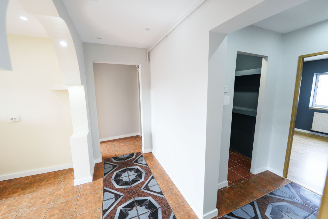 Apartament 4 camere renovat, bilateral, CT, Craiovita Noua - zona Kaufland