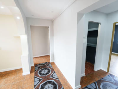 Apartament 3 camere decomandat Trivale  + loc de parcare inclus 