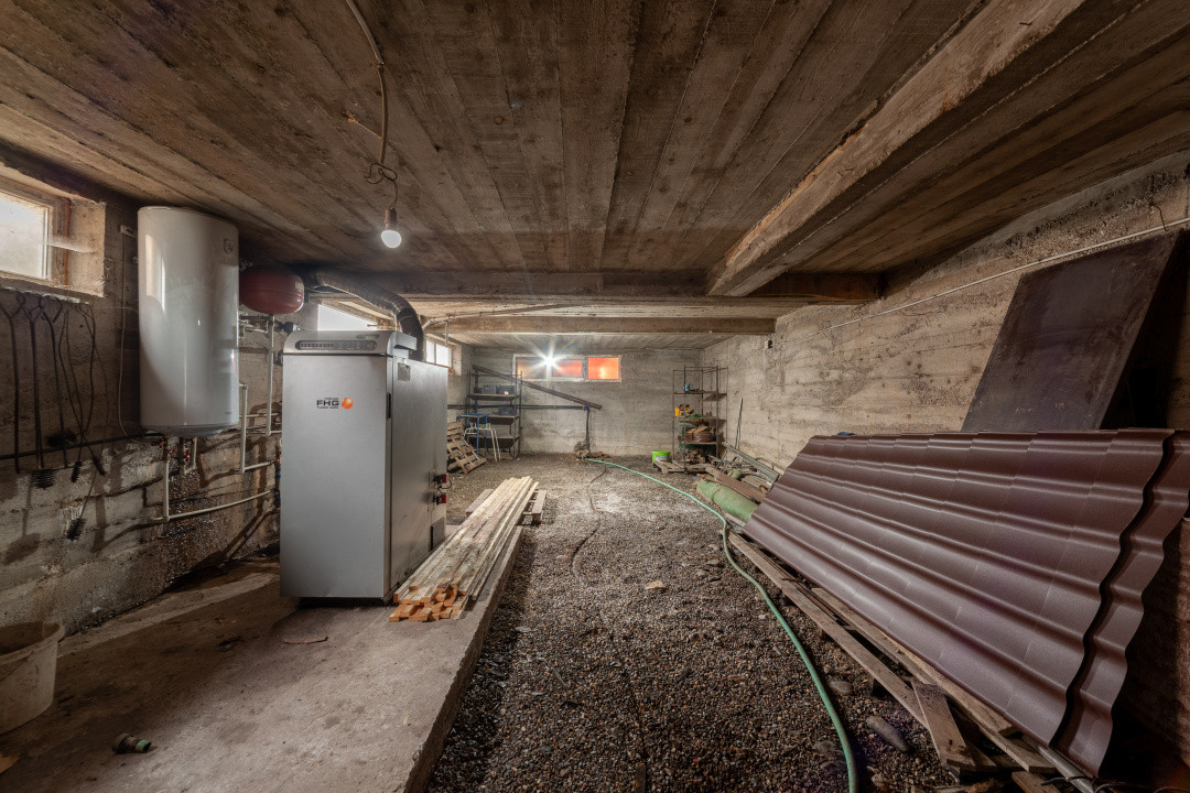 La 2 min de Campulung Muscel – 344 mp utili+ teren 4.563 mp -utilizare multiplă!