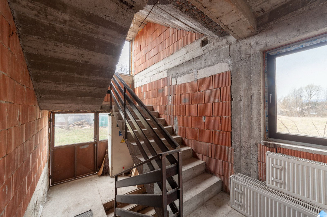 La 2 min de Campulung Muscel – 344 mp utili+ teren 4.563 mp -utilizare multiplă!