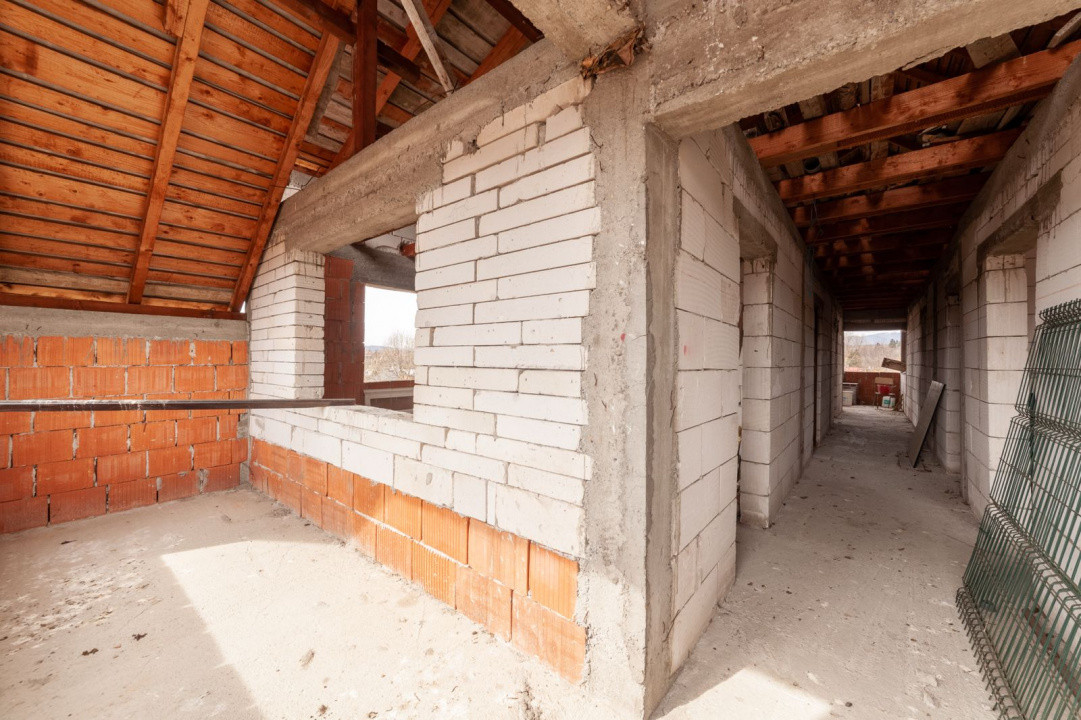 La 2 min de Campulung Muscel – 344 mp utili+ teren 4.563 mp -utilizare multiplă!