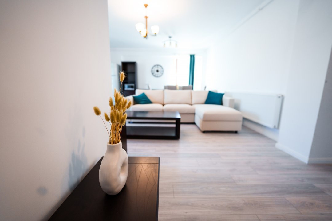 Apartament de închiriat 3 camere central - Parcare Privata