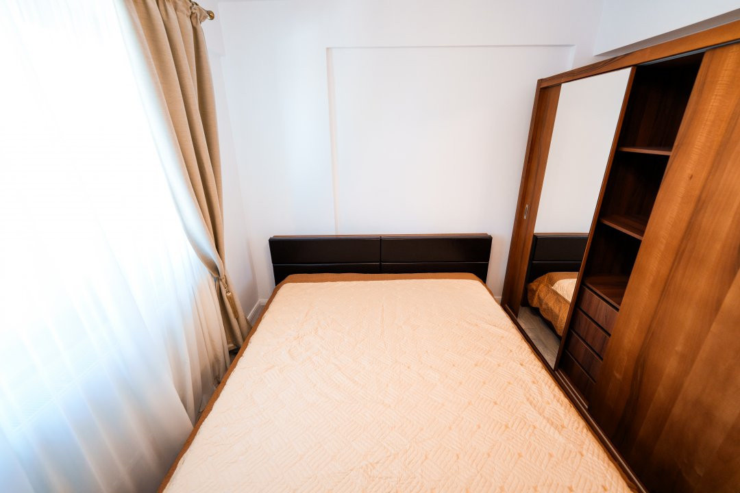 Apartament de închiriat 3 camere central - Parcare Privata