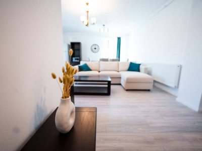 Apartament de închiriat 3 camere central - Parcare Privata