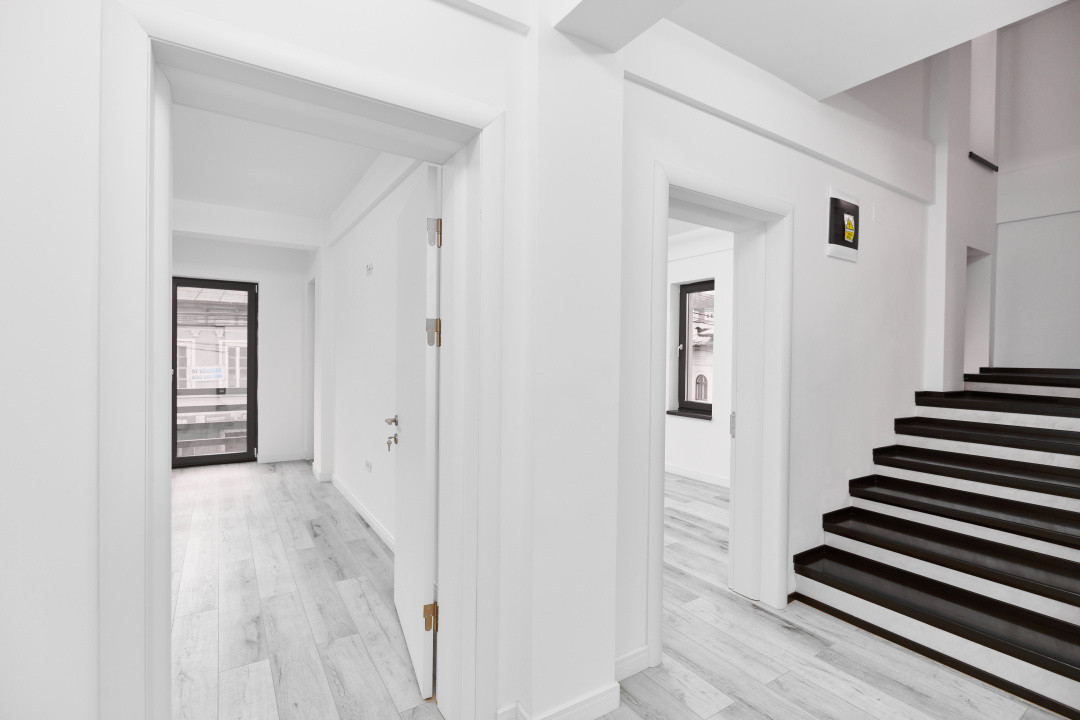 Spațiu generos de închiriat-ideal clinica/birouri/centru educ. Pitești-Dumbravei