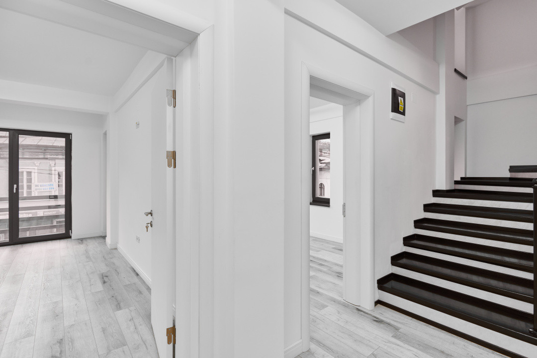 Spațiu generos de închiriat-ideal clinica/birouri/centru educ. Pitești-Dumbravei