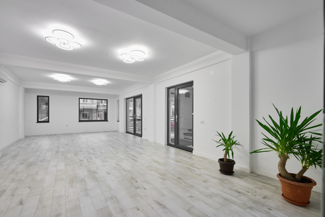 Spațiu generos de închiriat-ideal clinica/birouri/centru educ. Pitești-Dumbravei