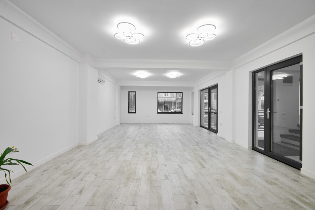 Spațiu generos de închiriat-ideal clinica/birouri/centru educ. Pitești-Dumbravei