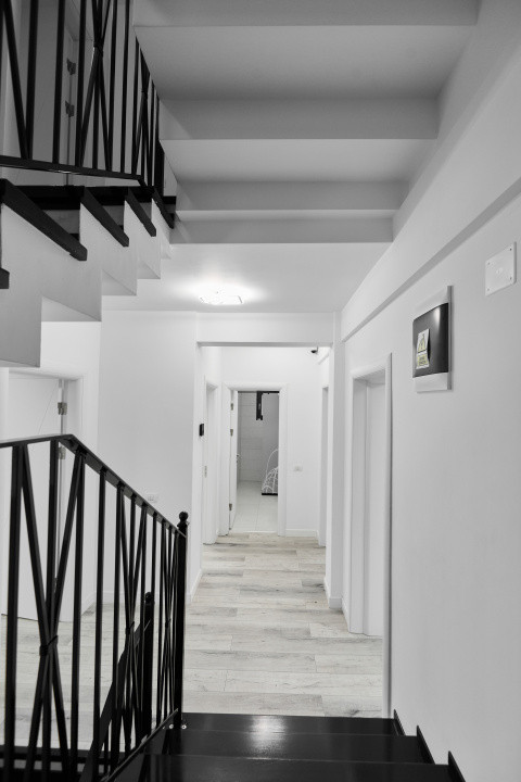 Spațiu generos de închiriat-ideal clinica/birouri/centru educ. Pitești-Dumbravei