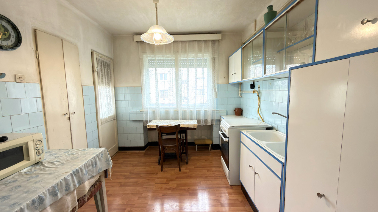  Apartament 3 camere MV1 Str. Gladiolei 6 Etaj III - Carei - 