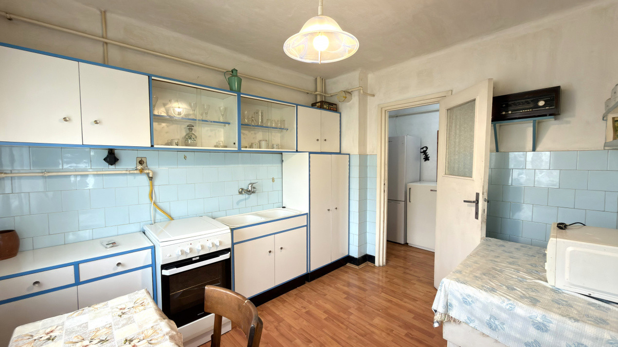  Apartament 3 camere MV1 Str. Gladiolei 6 Etaj III - Carei - 