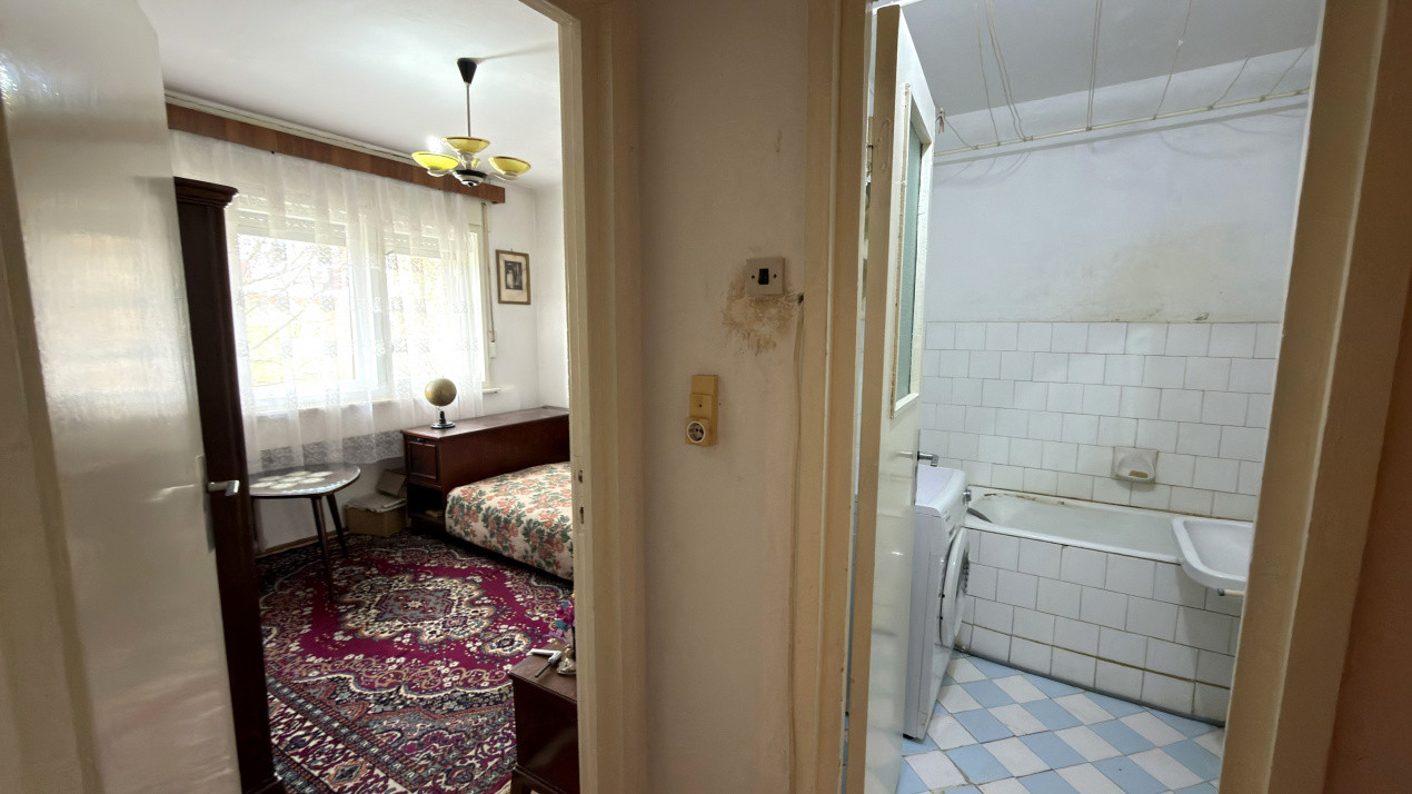  Apartament 3 camere MV1 Str. Gladiolei 6 Etaj III - Carei - 