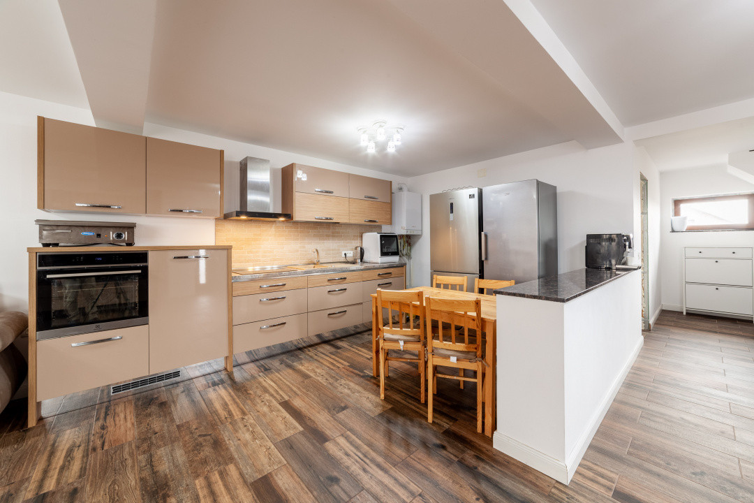 Casa P+M, 120mp utili, teren 477mp, Bradu, AG