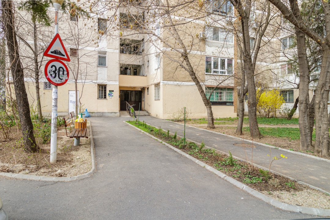 Apartament 3 camere 800 m metrou Raul Doamnei