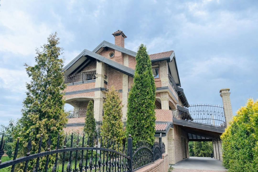 Casa in stil italian - Stefanesti, Arges - REZIDENTIAL sau AFACEREA DUMNEAVOSTRA