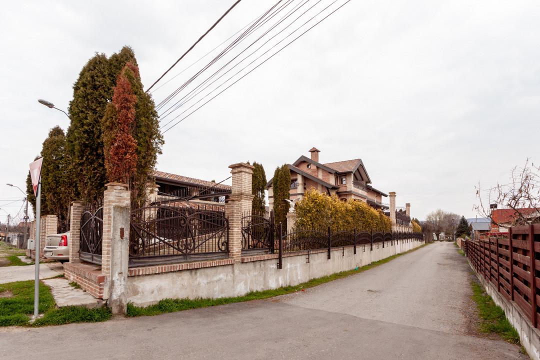 Casa in stil italian - Stefanesti, Arges - REZIDENTIAL sau AFACEREA DUMNEAVOSTRA