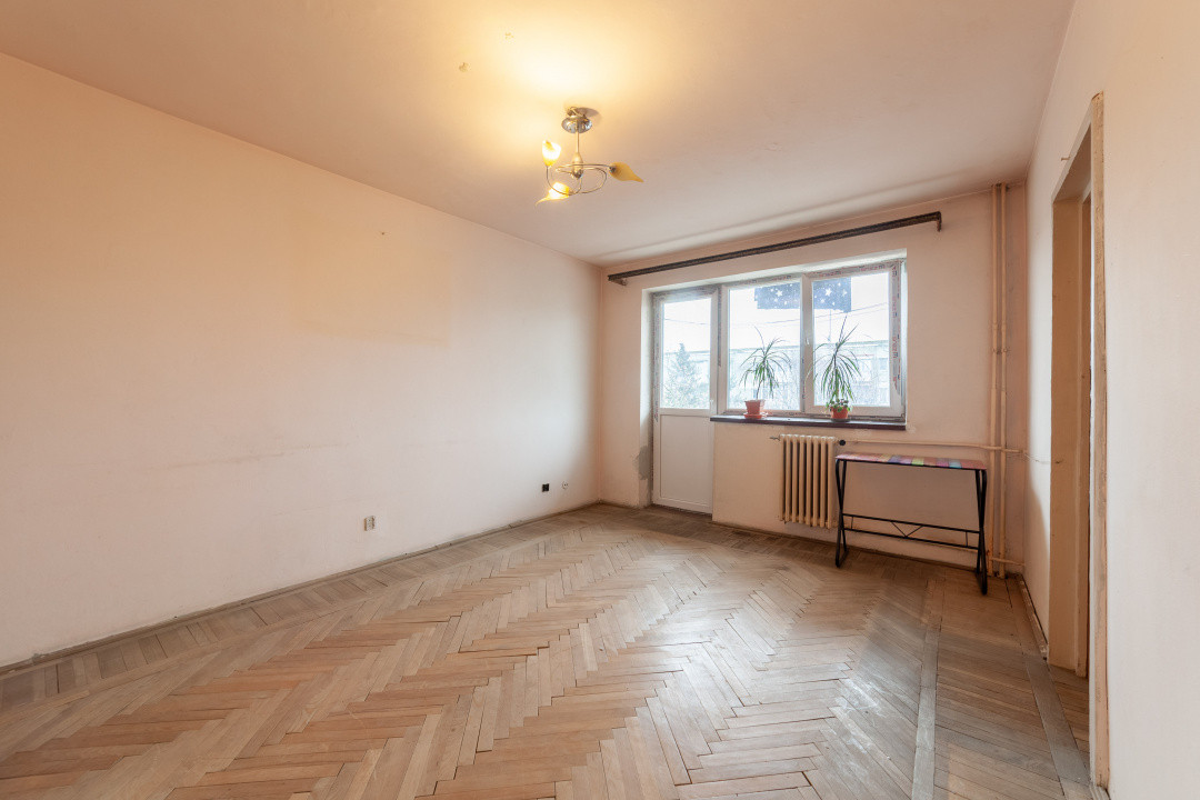 Apartament 3 camere, etaj 3/4, Razboieni