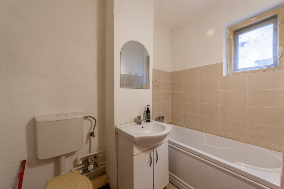 Apartament 3 camere, etaj 3/4, Razboieni