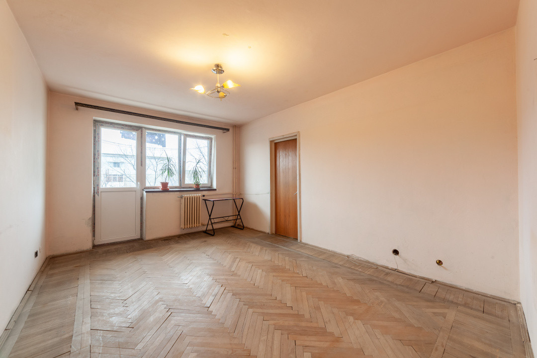 3 camere Războieni | Etaj 3 | Compartimentare circulară | Ideal pentru renovare 