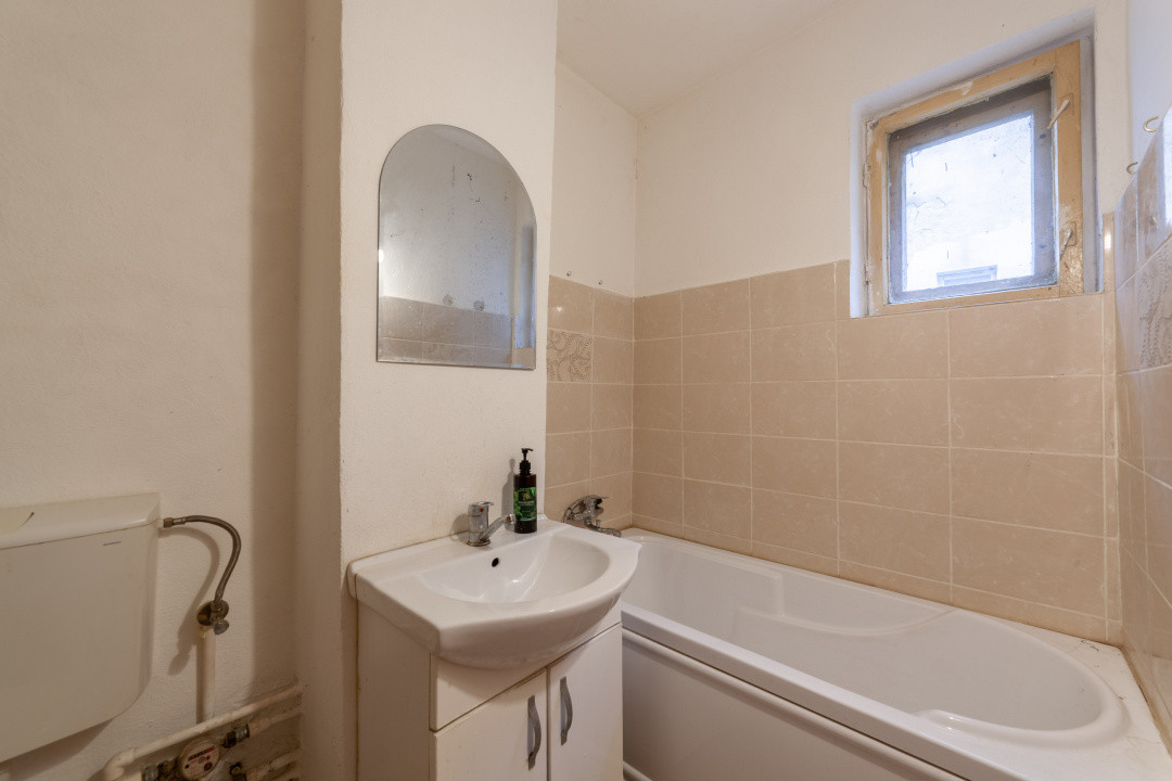 3 camere Războieni | Etaj 3 | Compartimentare circulară | Ideal pentru renovare 