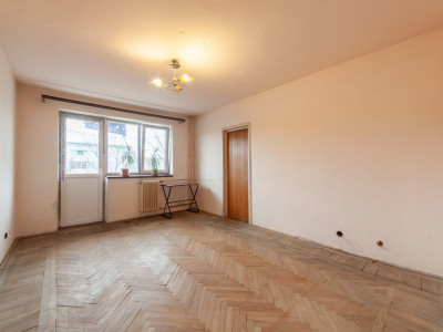 3 camere Războieni | Etaj 3 | Compartimentare circulară | Ideal pentru renovare 