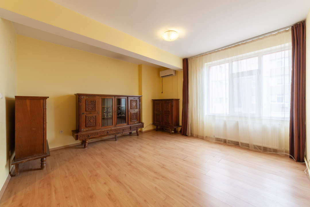 Gavana- 3 camere parter inalt- bloc 2008 & parcare curte privata