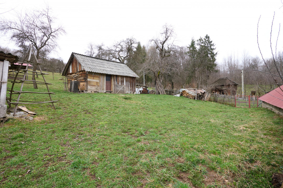 Casa  la munte cu teren generos in Com. Nucsoara, loc. Slatina jud. Arges!
