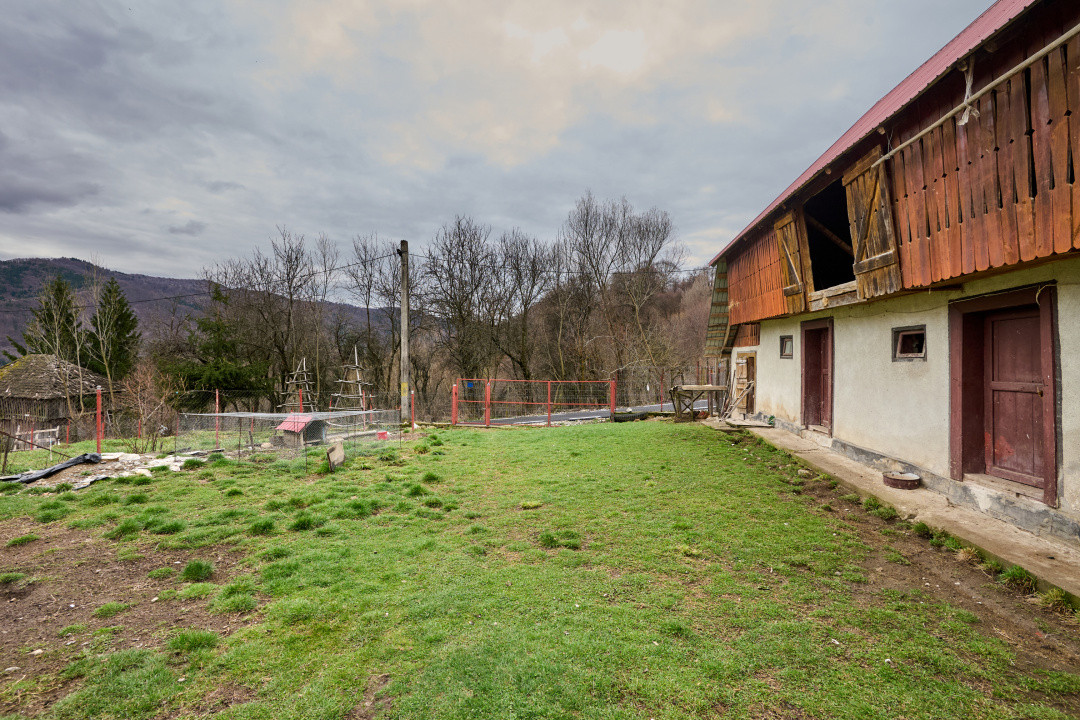  Casa  la munte cu teren generos in Com. Nucsoara, loc. Slatina jud. Arges!