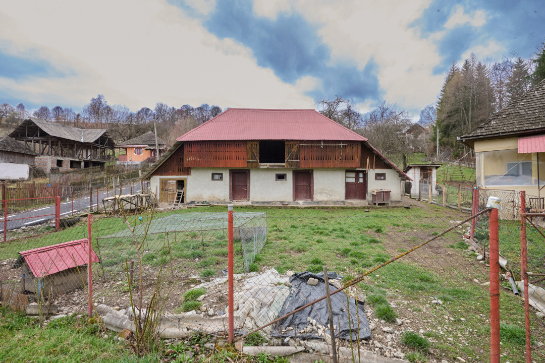  Casa  la munte cu teren generos in Com. Nucsoara, loc. Slatina jud. Arges!