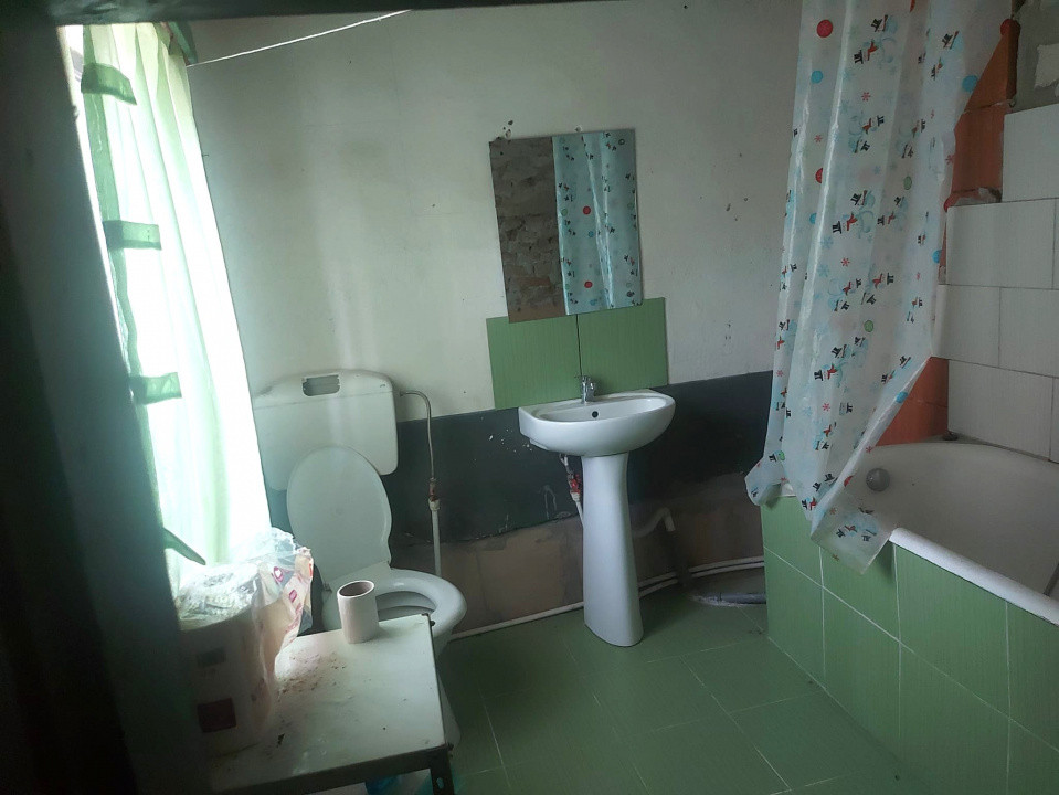 Casa de renovat cu teren 2570 mp in loc. Teiu jud. Arges