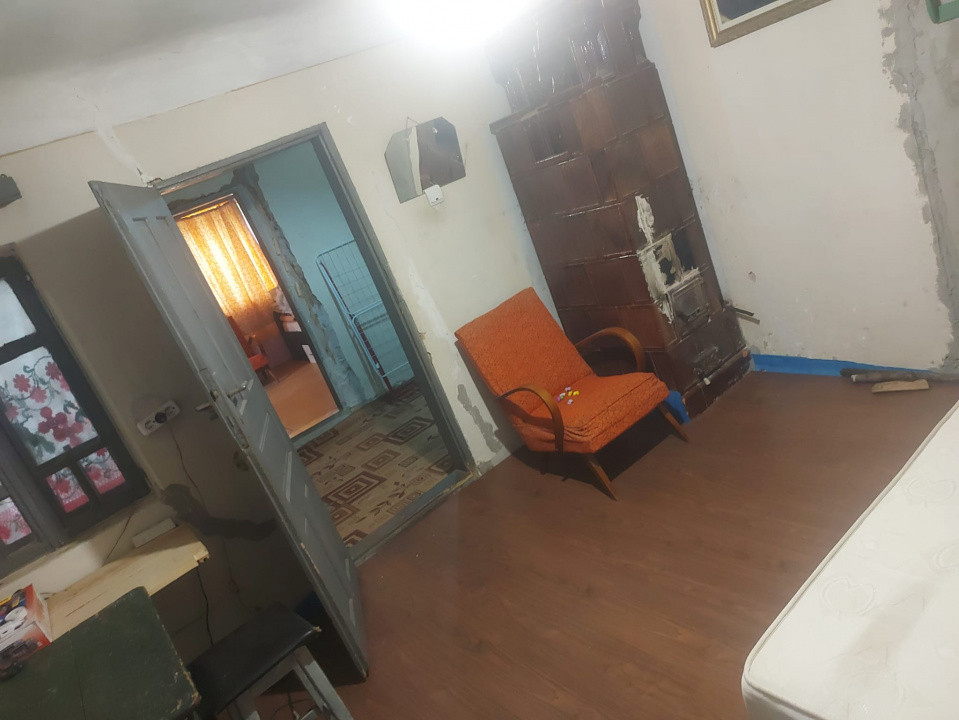 Casa de renovat cu teren 2570 mp in loc. Teiu jud. Arges