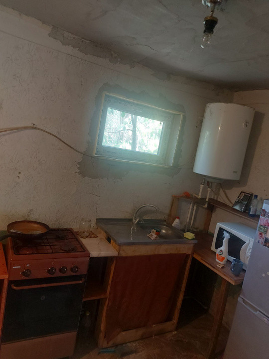 Casa de renovat cu teren 2570 mp in loc. Teiu jud. Arges