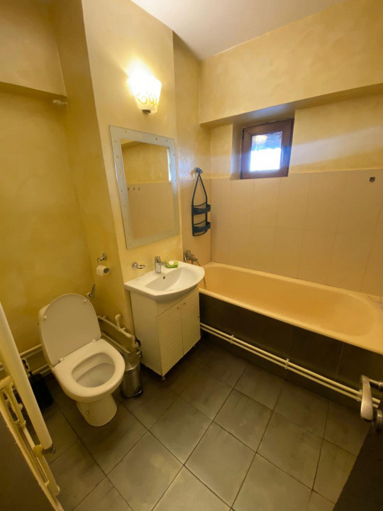 Apartamnet ultracentral 3 camere decomandat ,spatiu generos, pozitie premium